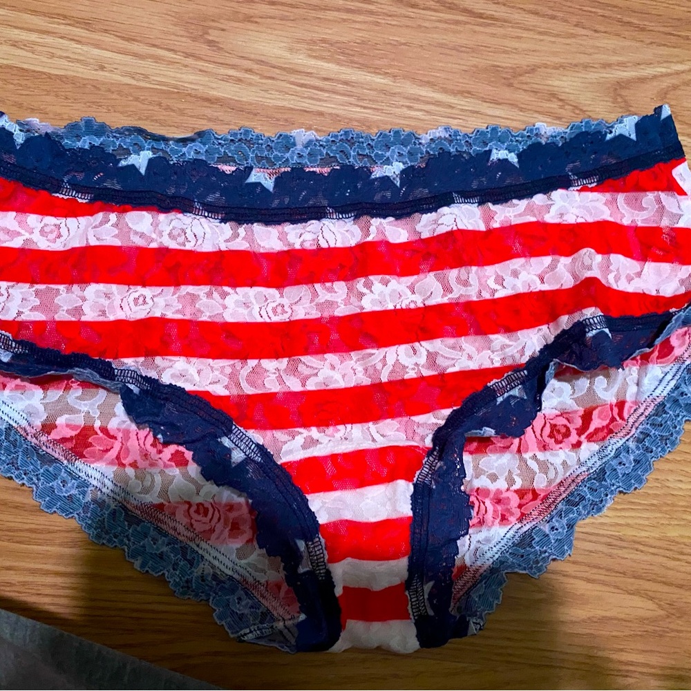 Hanky Panky never worn NWOT red/white/blue cute hip huggers.